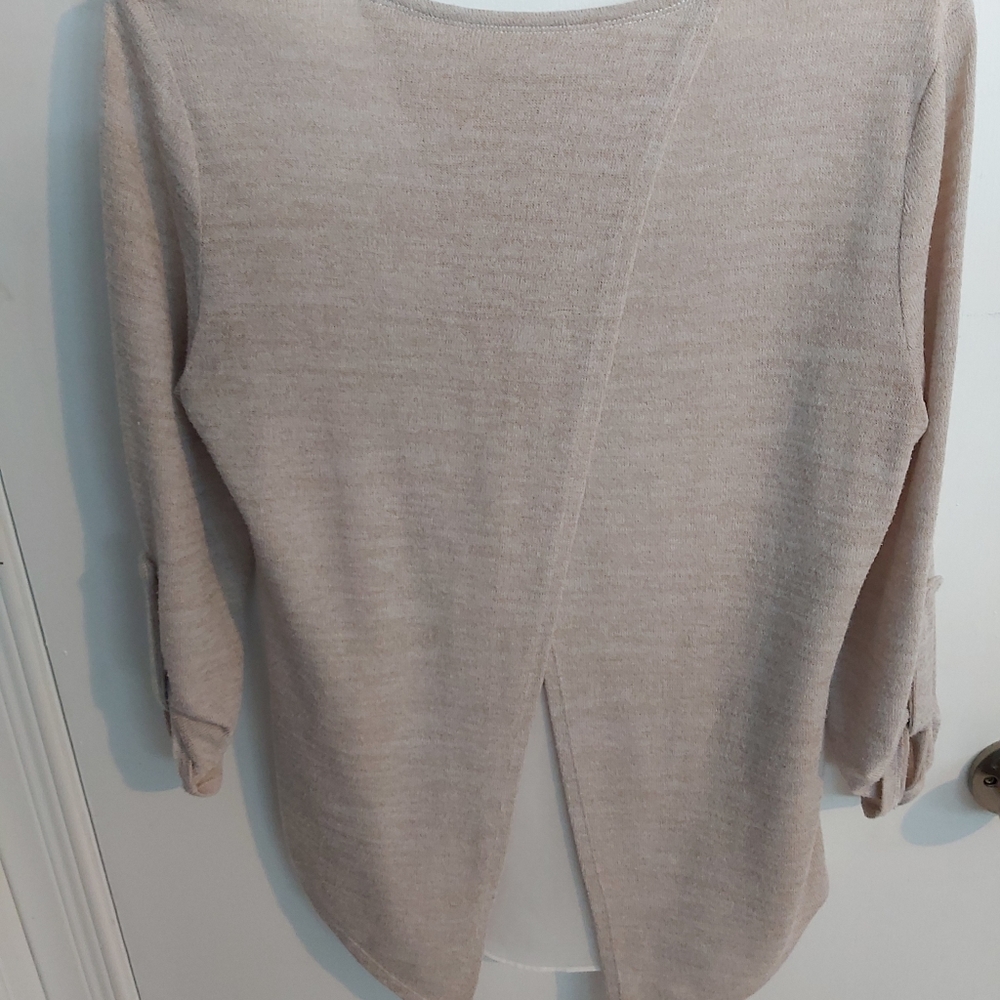 Split back 3/4 sleeve top